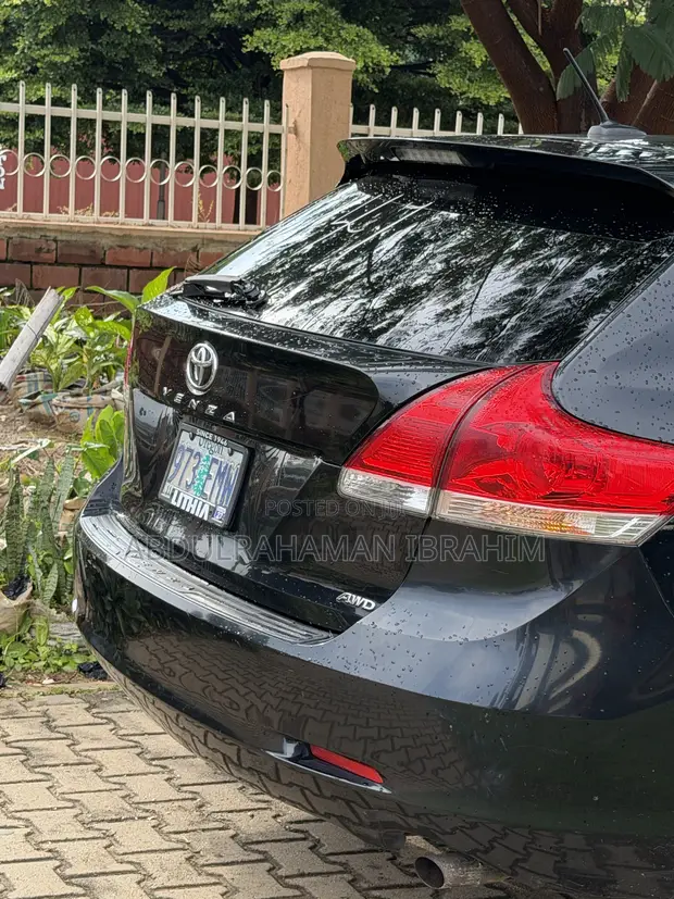 Toyota Venza V6 AWD 2010 Black - 1