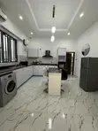 Gidan Kayan Daki 4 Bedroom Don Hayarwa a Ikate, Lagos - 3