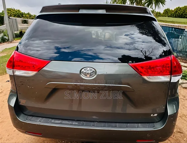 2012 Toyota Sienna LE 8 Passenger - 1