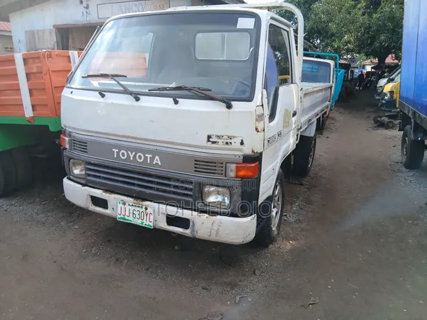 Toyota Dyna 100 1998 White - 1