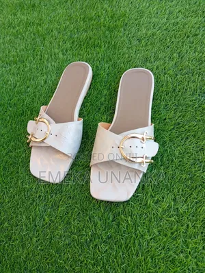 Ami Classic Leather Flats - Women's Size 40