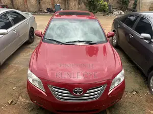 2008 Toyota Sienna XLE Red