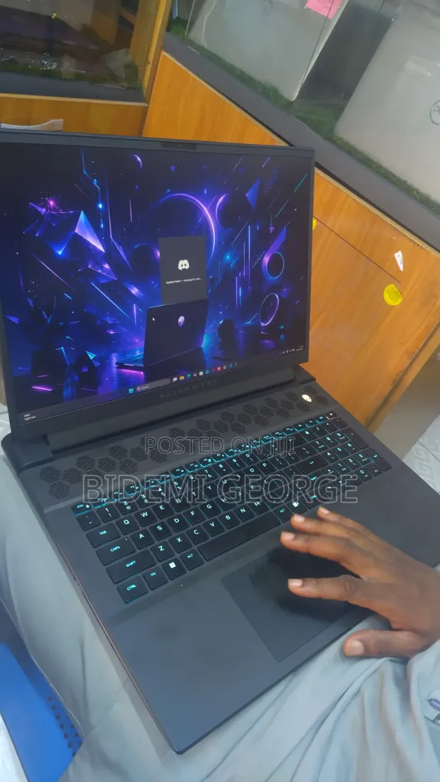 Alienware M18 R2 Laptop - Intel Core i9, 64GB RAM, 4TB SSD - 1