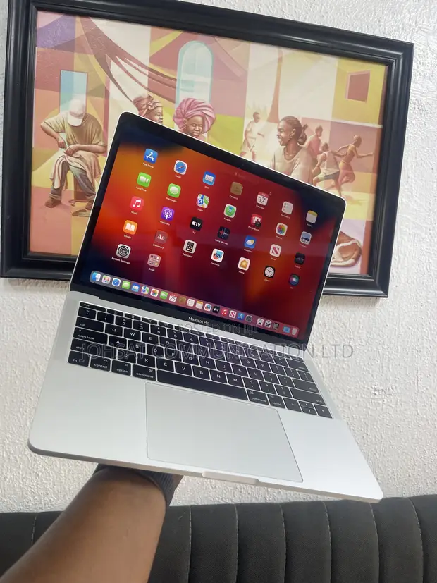 Apple MacBook Pro 2017 8GB RAM 256GB SSD - 1