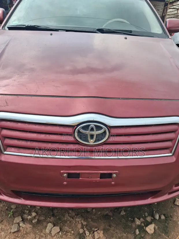 Toyota Avensis 2001 Red - 1