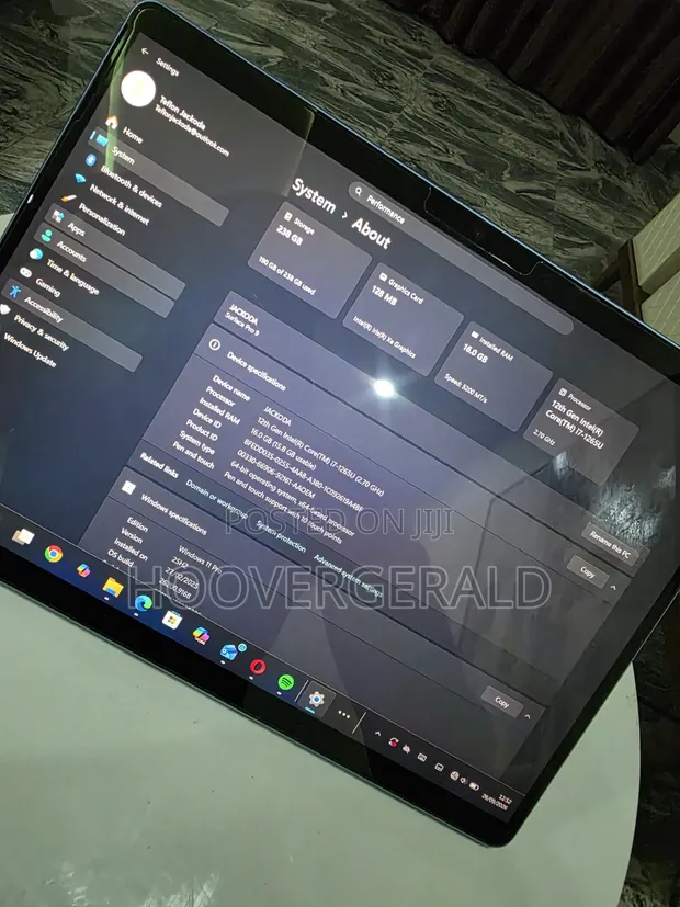 Microsoft Surface Pro 9 16GB Intel Core i7 256GB SSD - 1