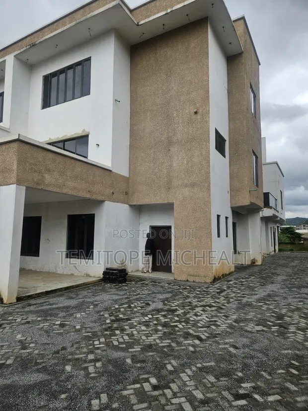 6-Bedroom Duplex for Sale in Mabushi District - 1