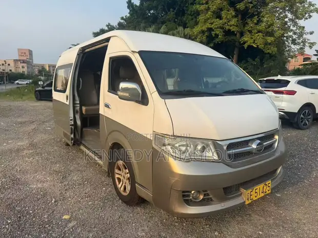 Toyota HiAce 2014 White - 1