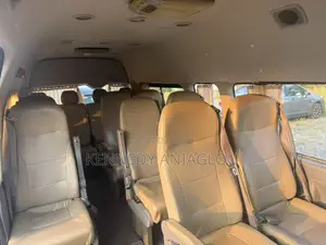 Toyota HiAce 2014 Fari