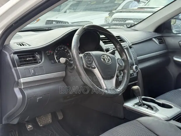 2013 Toyota Camry SE Sedan - Wannan Yayi Amfani Dashi A Kasashen Waje - 1