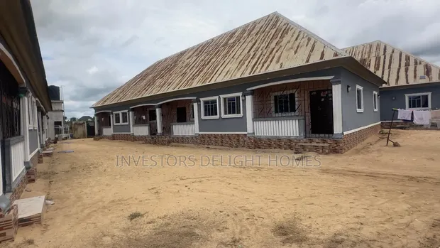 Rukunin Flats 8 na Bedroom 1 Don Siyarwa a Kwale, Jihar Delta - 1