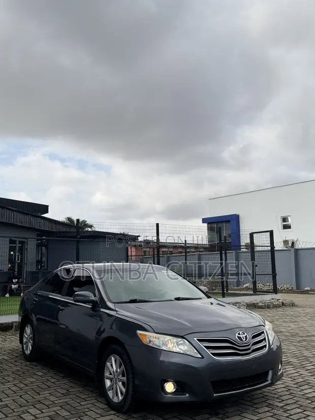 2011 Toyota Camry XLE Sedan - 1