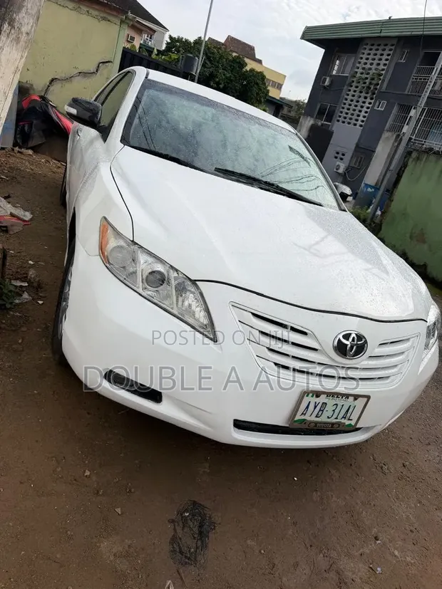 Toyota Camry 2008 White - 1