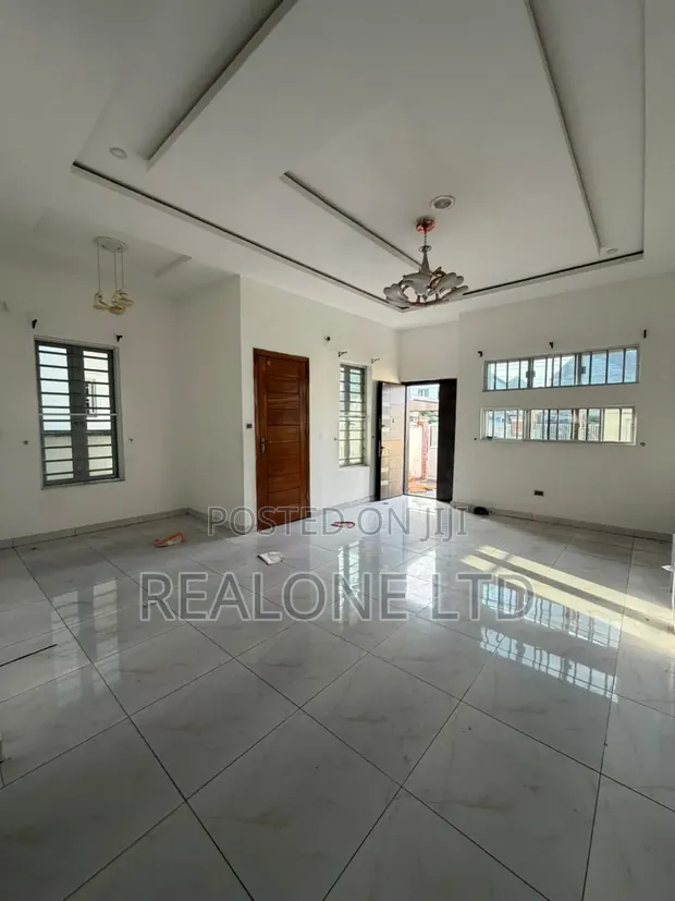 Gidan Studio don Sawa a Ikota - 1