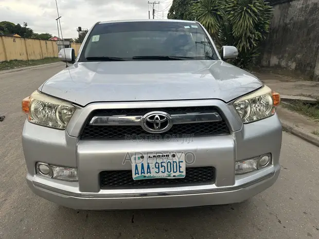 Toyota 4Runner SR5 4WD 2010 Silver - 1