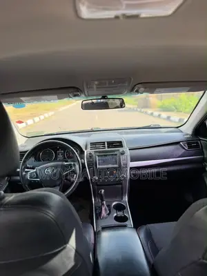 2017 Toyota Camry SE Sedan