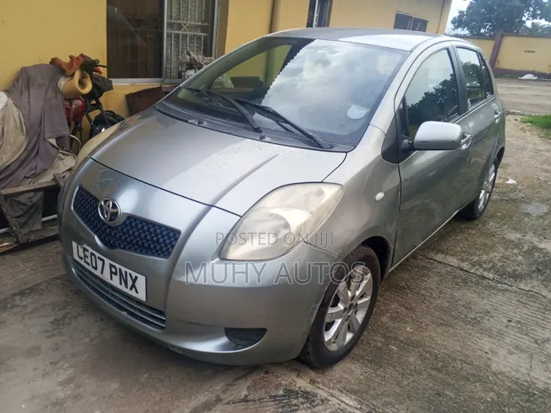 Toyota Yaris 2001 Gray Manual - 1