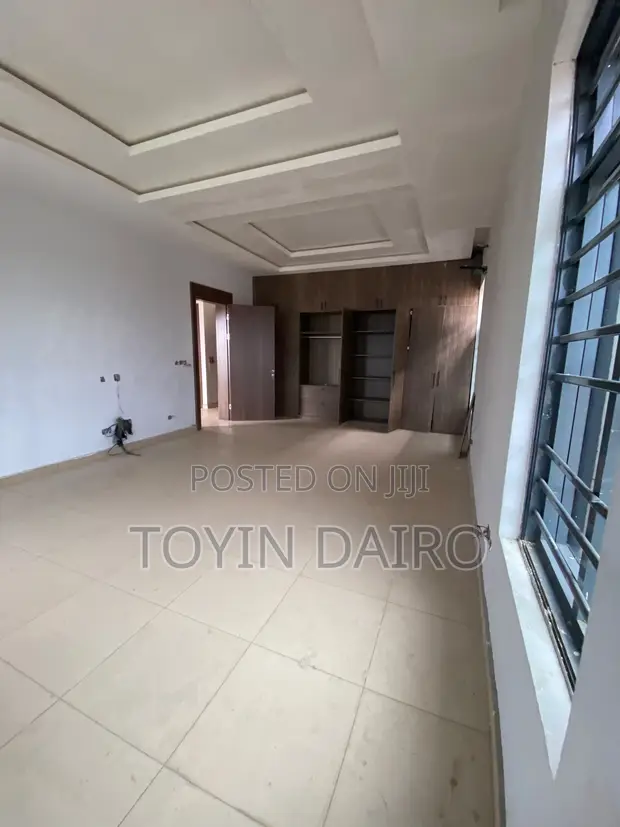 6-Bedroom Luxury Duplex in Magodo Phase 2 GRA - 1