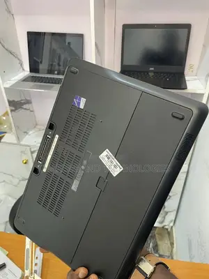Dell Latitude 7450 Laptop - Core i5, 8GB RAM, 256GB SSD