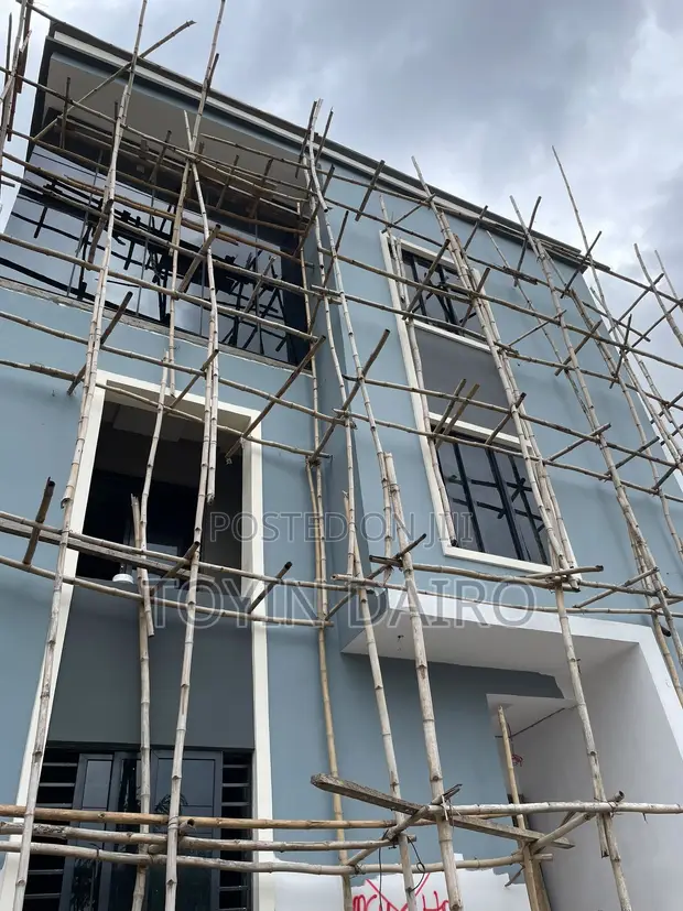5-Bedroom Duplex with Cinema & Pool in Akora Estate, Adeniyi Jones - 1