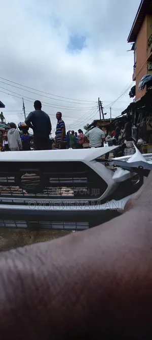 Cikakken Bumper na Gaba Toyota RAV4 2022