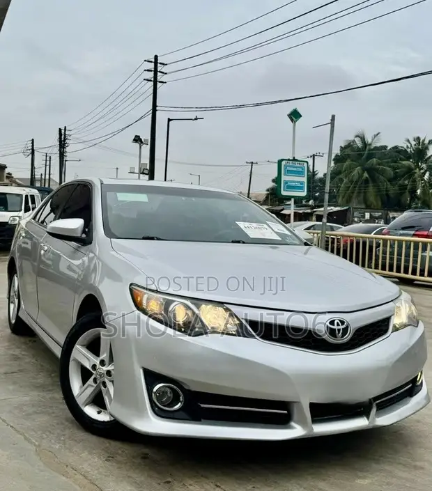 2013 Toyota Camry SE Sedan - 1