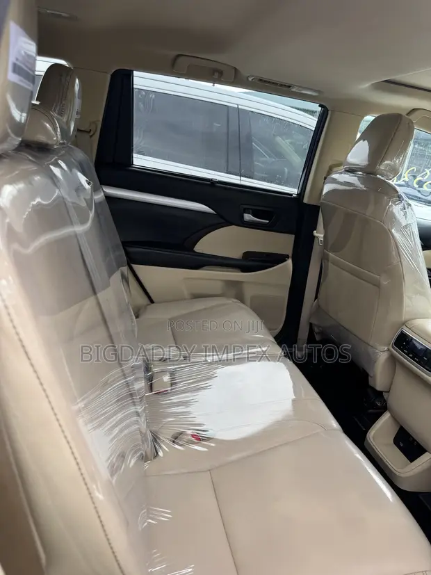 2018 Toyota Highlander XLE 4x4 V6 SUV - 1