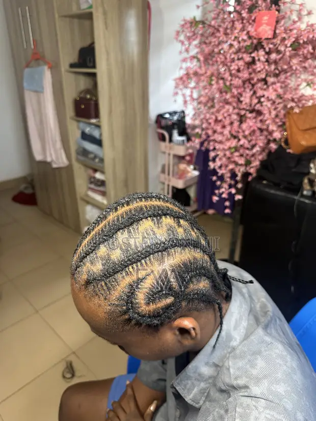 Unisex Braider in Enugu - Specializing in Short Hairs & Styles - 1