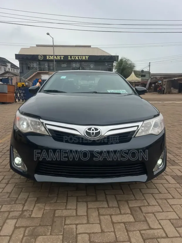 2014 Toyota Camry LE 2.5L Black - 1