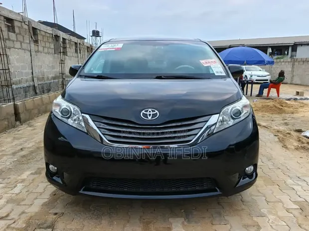 Toyota Sienna 2011 Black - 1