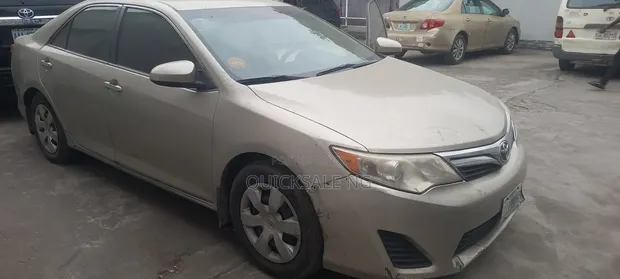 Toyota Camry 2014 Gold - 1