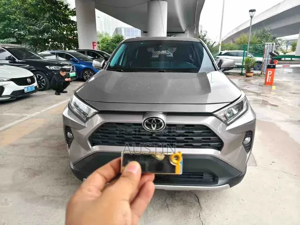 Toyota RAV4 2021 Silver - 1