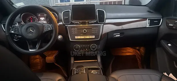 Mercedes-Benz GLE-Class 2017 Black - 1