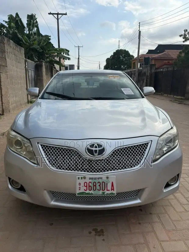 Toyota Camry 2008 Silver - 1