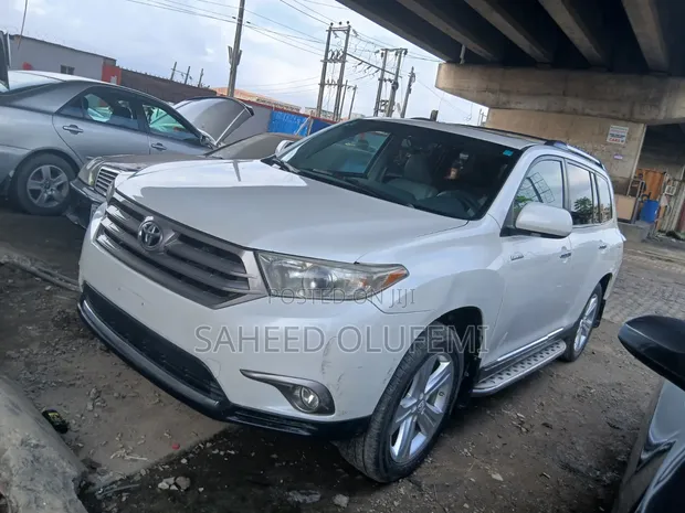 Toyota Highlander 2012 White - 1