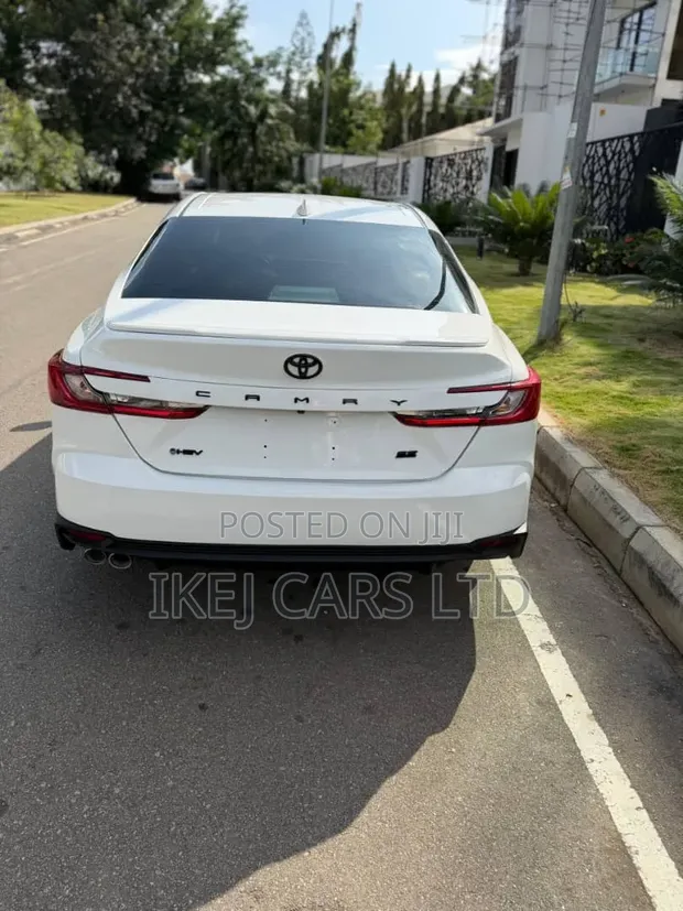 Toyota Camry 2025 White - 1