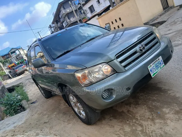 Toyota Highlander 2005 Gray - 1