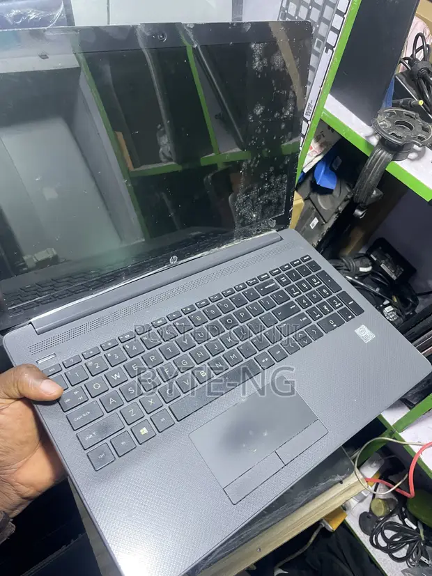 HP 15 Laptop - Intel Core i5, 8GB RAM, 1TB HDD - 1