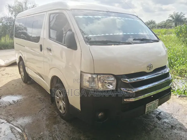 Toyota HiAce 2004 White - 1