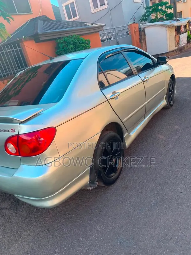 Toyota Corolla 2006 Silver - 1