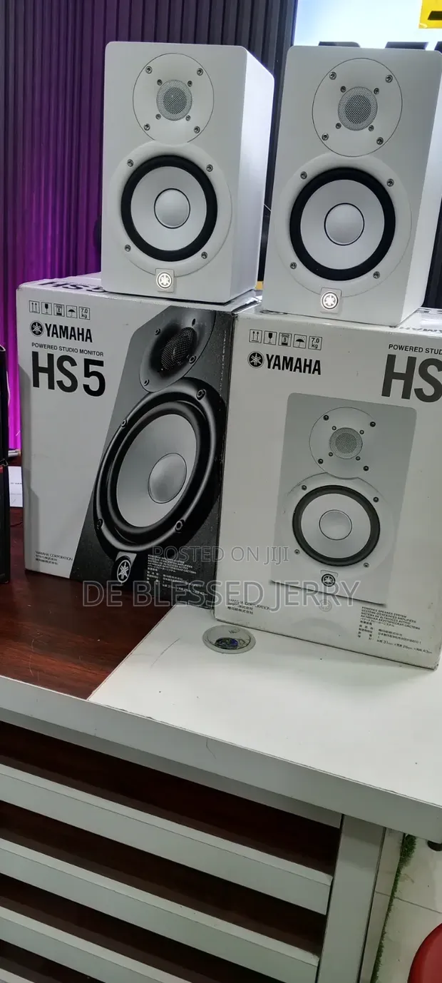 Yamaha HS5 Powered Studio Monitor Speakers - 1