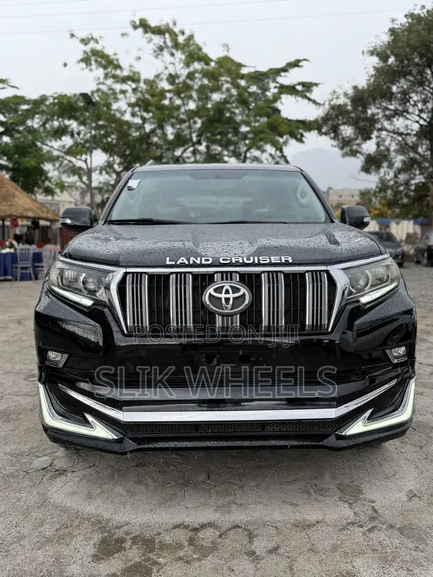 Toyota Land Cruiser Prado 2012 Black - 1