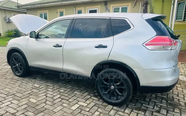2016 Nissan Rogue SV AWD Silver - 1