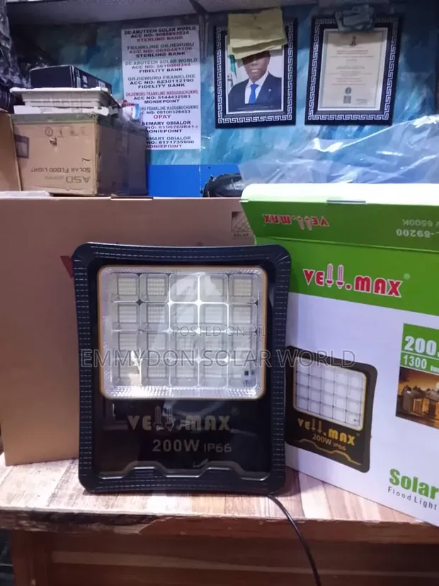 Vellmax 200W Solar Flood Light - 1