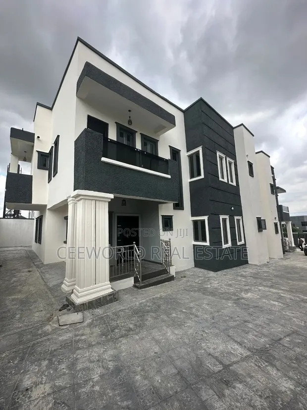 4-Bedroom Duplex don haya a Kolapo Ishola GRA, Akobo - 1