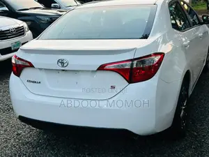 2014 Toyota Corolla S 1.8L Sedan - Fari