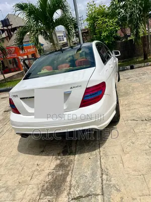 2009 Mercedes-Benz C300 Luxury Sedan RWD White