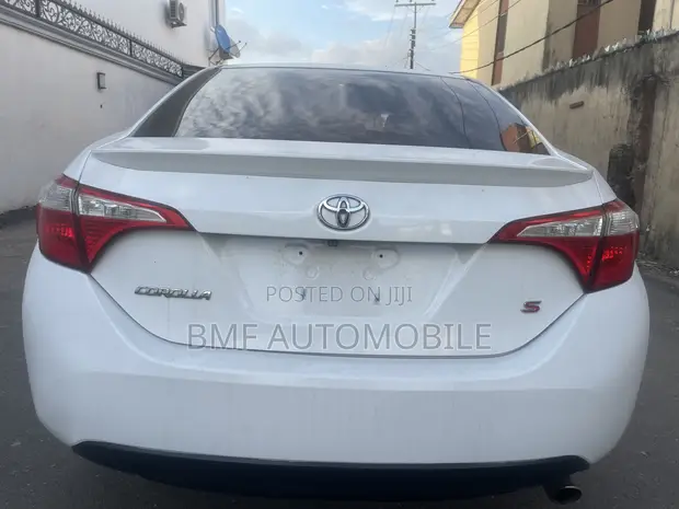 Toyota Corolla 2014 White - 1