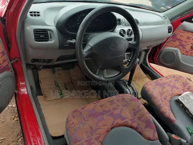 2000 Nissan Micra Red - 1