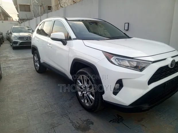 Toyota RAV4 XLE FWD 2019 Fari - 1